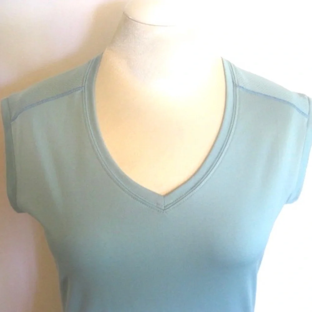 Alo Coolfit Sleeveless Tank Top - Picture 2 of 9